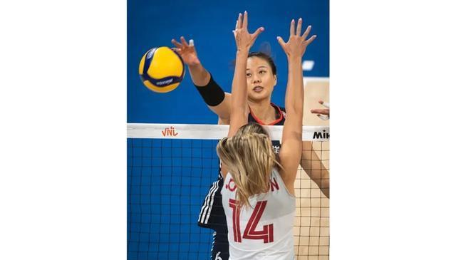 中国女排晋级八强！赵勇布局成功 庄宇珊 吴梦洁 龚翔宇合砍53分