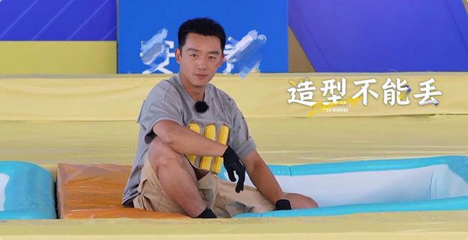 不撕名牌了，《奔跑吧》全员打出一副王炸，哪有什么不可替代？