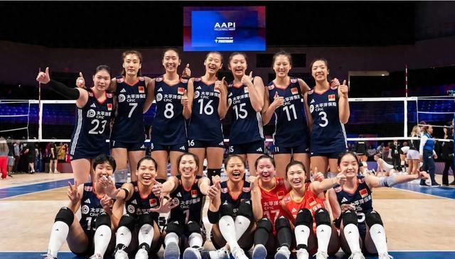 中国女排晋级八强！赵勇布局成功 庄宇珊 吴梦洁 龚翔宇合砍53分