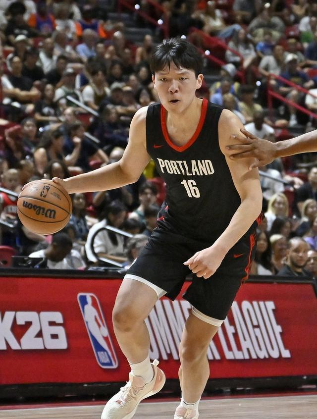 为什么他值16顺位！杨瀚森首秀填满数据栏，美专家夸其传球太丝滑