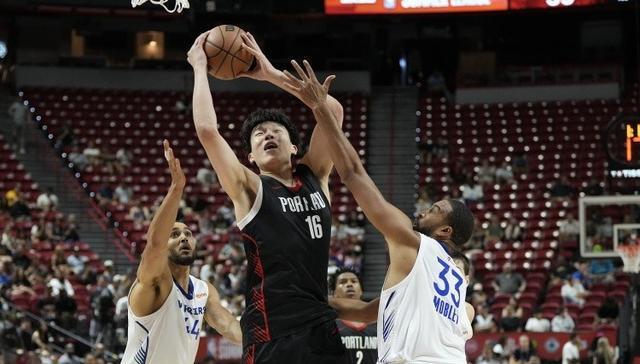 为什么他值16顺位！杨瀚森首秀填满数据栏，美专家夸其传球太丝滑