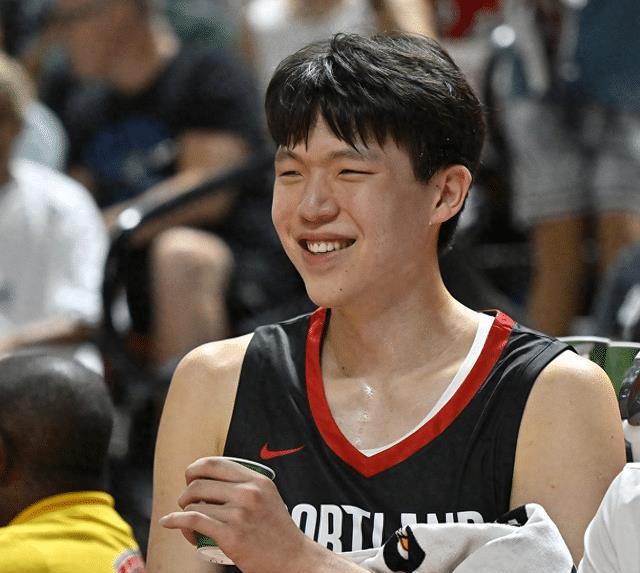 轰10+4+5+3！杨瀚森完美首秀，对位中锋12中0，勇记赛后猛赞
