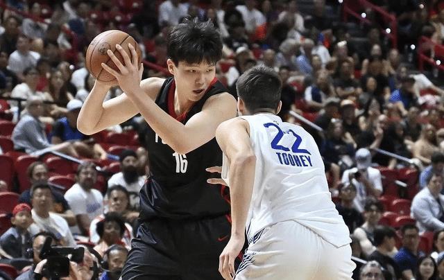 轰10+4+5+3！杨瀚森完美首秀，对位中锋12中0，勇记赛后猛赞