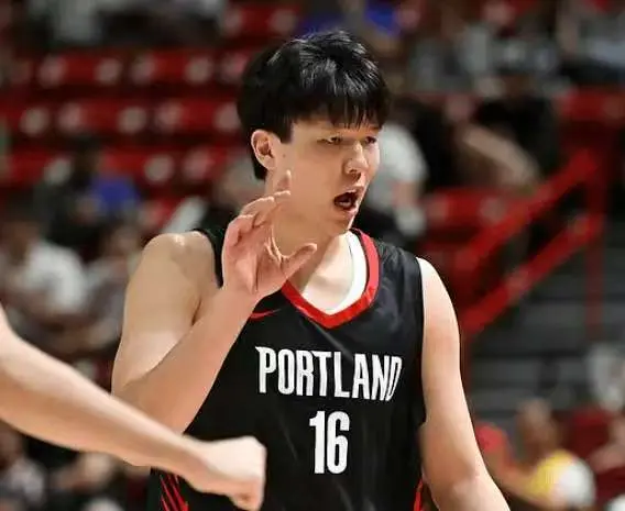 杨瀚森带队33分胜勇士！10+5+3帽统治攻防，展现出3点优势2个不足