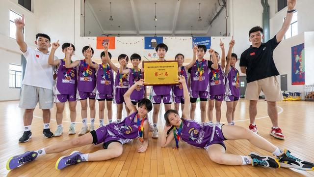 一群乡村女孩的冠军杯之梦