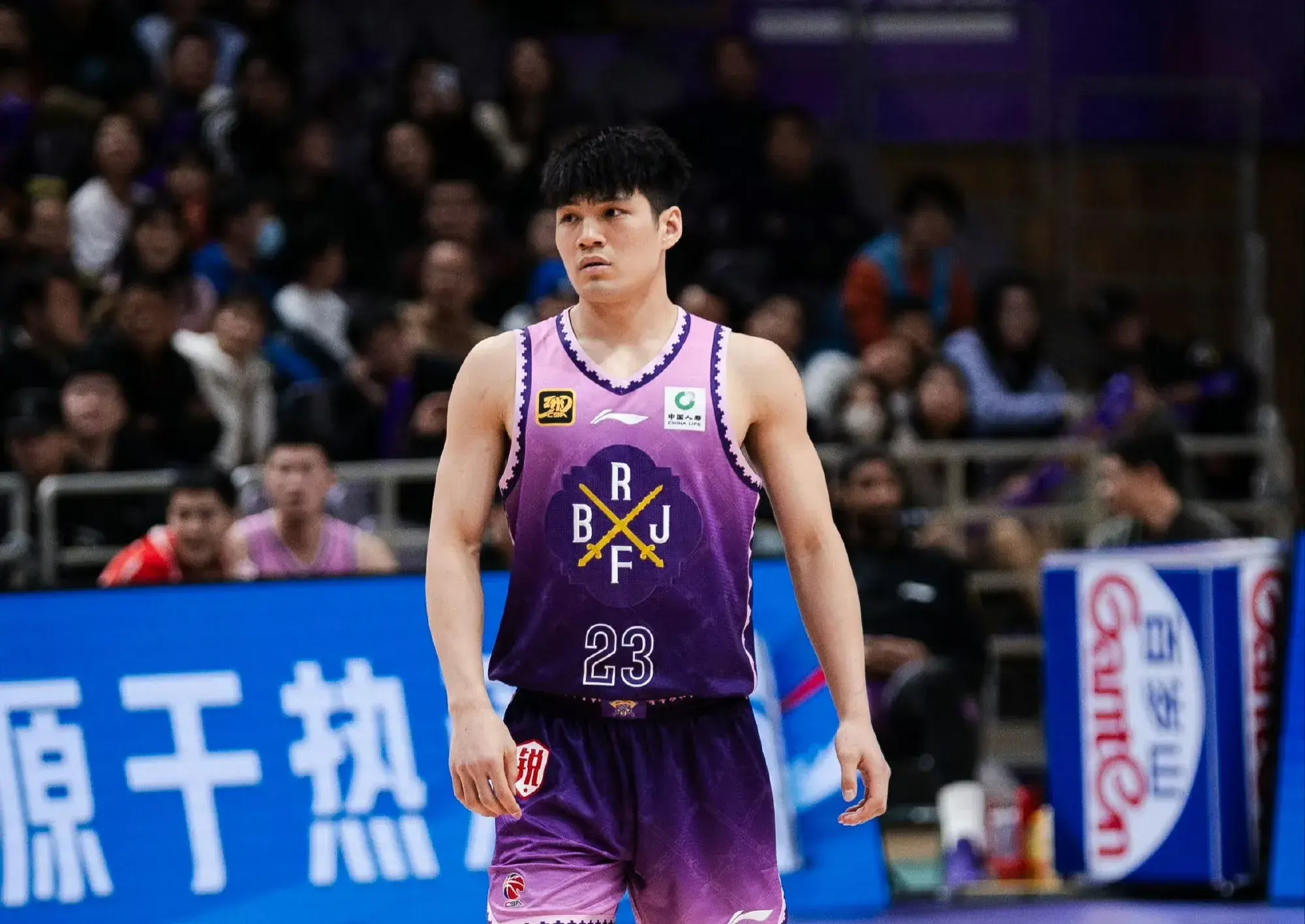 北控男篮给陈国豪提供续约合同，按照新规则广州男篮或参与竞争