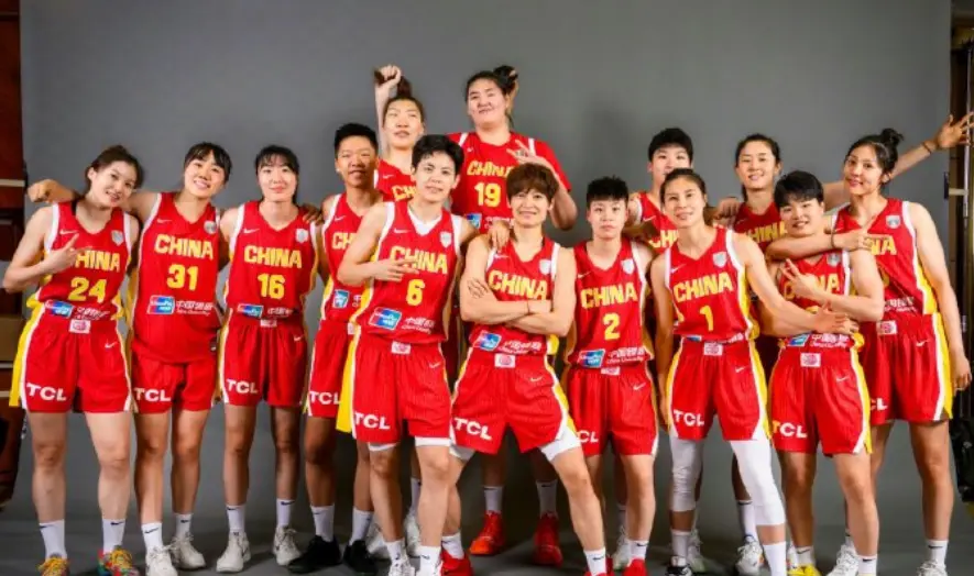 只带两个中锋！中国女篮确定12人名单，明天迎来首战