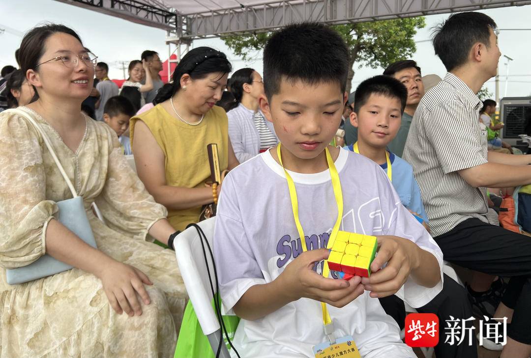 高水平智力竞技项目下基层进乡镇，江苏省少儿魔方大赛“送”到农村娃家门口