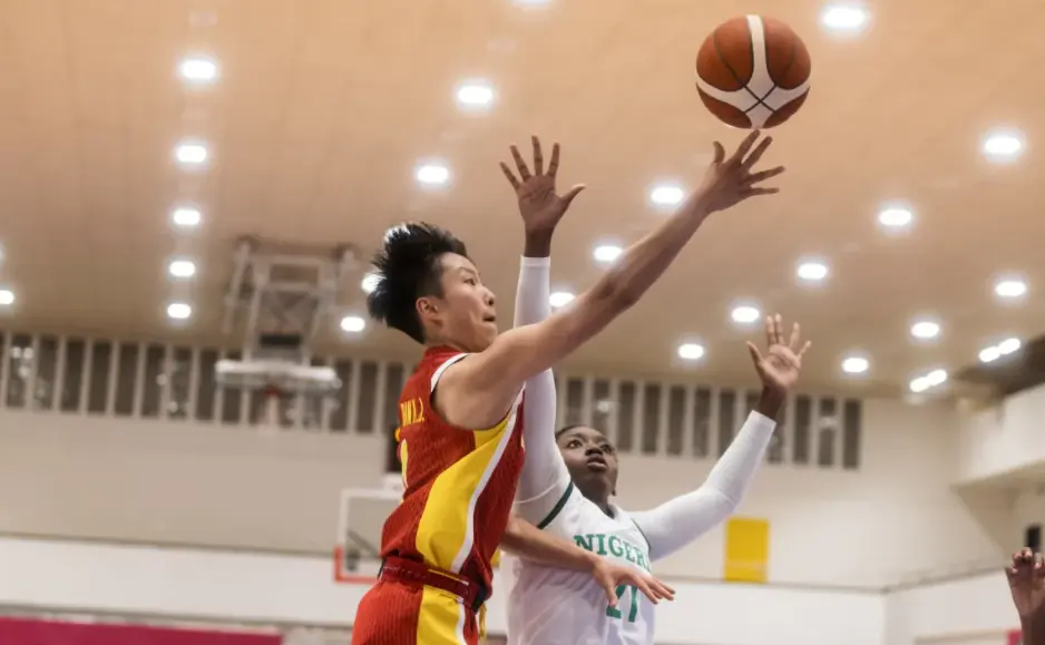 40中19轰53分15板！没有张子宇后她俩成大腿：女篮输球夜唯一收获