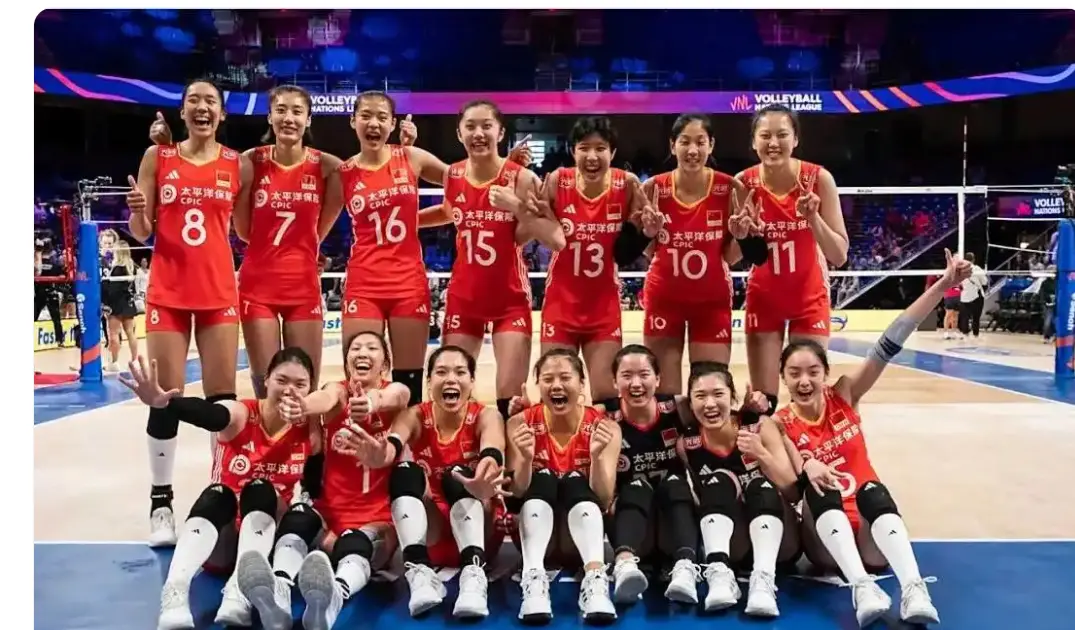 艺高人胆大！中国女排惊现男版郎平，4次关键换人带来众多惊喜