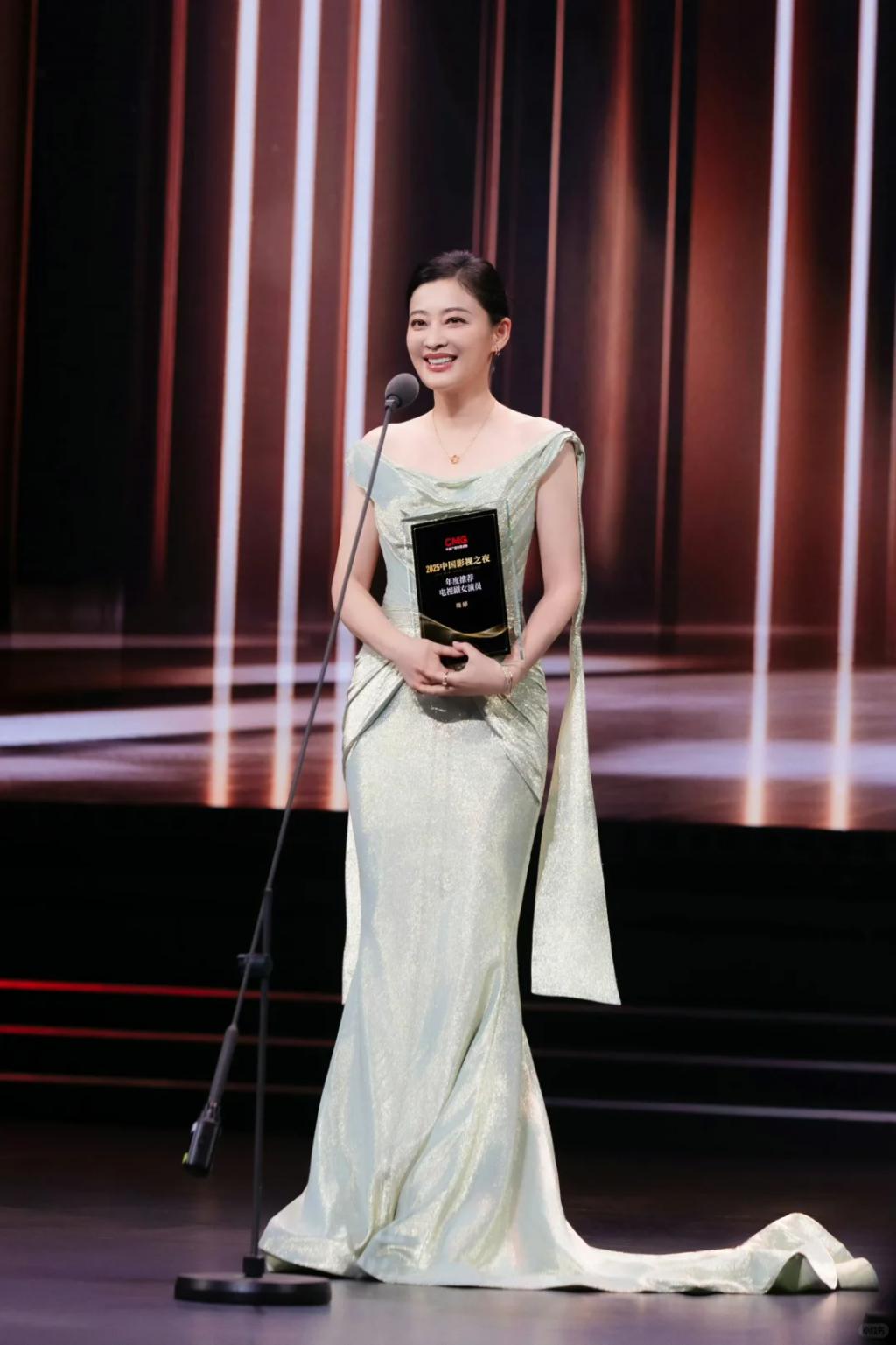 “下嫁普通人”的4位女星，每个都清醒独立，成了娱乐圈的一股清流