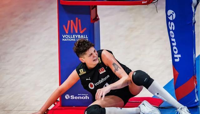 3-2 意大利女排豪取11连胜 埃格努+安娃轮番轰炸 瓦尔加斯26分难救主