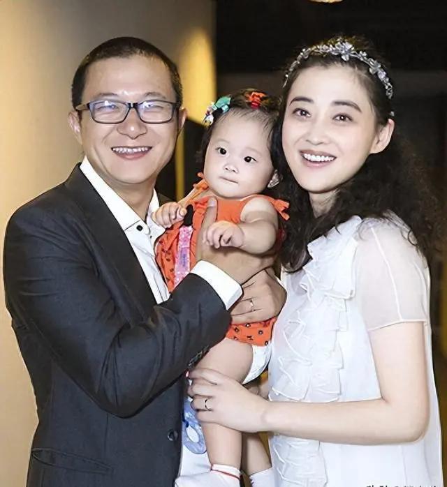 “下嫁普通人”的4位女星，每个都清醒独立，成了娱乐圈的一股清流