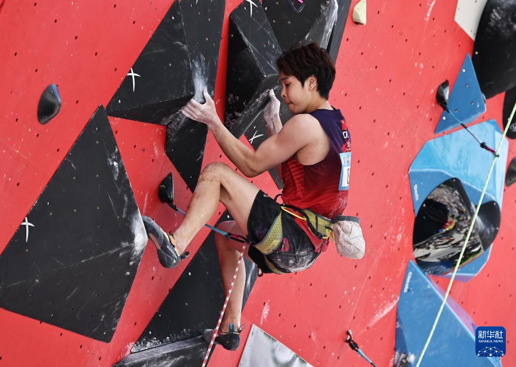 攀岩——世界杯霞慕尼站：潘愚非晋级男子难度半决赛