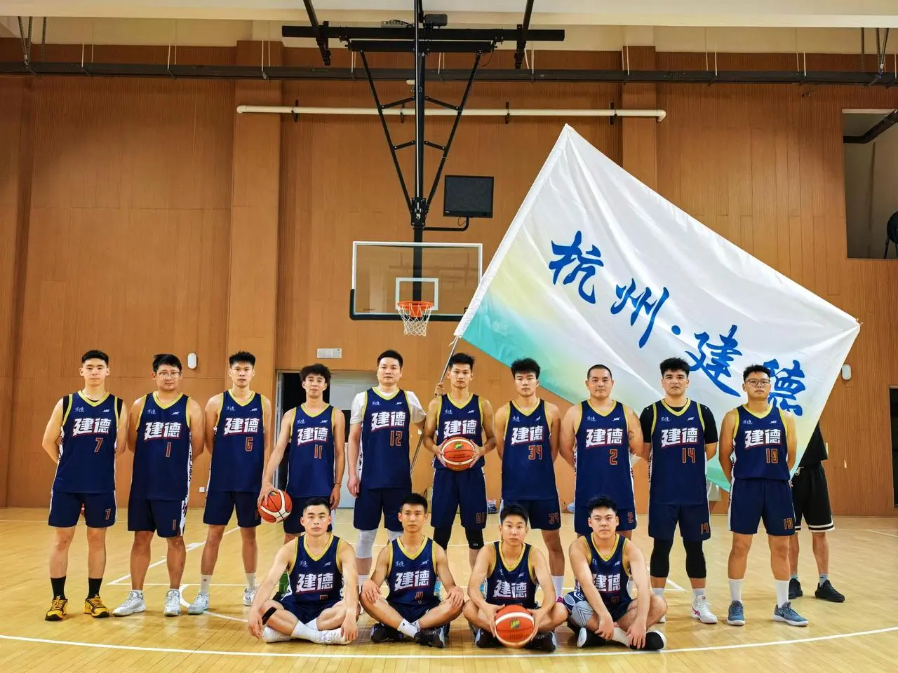 生活向左，篮球向右，浙BA里的跨界人生