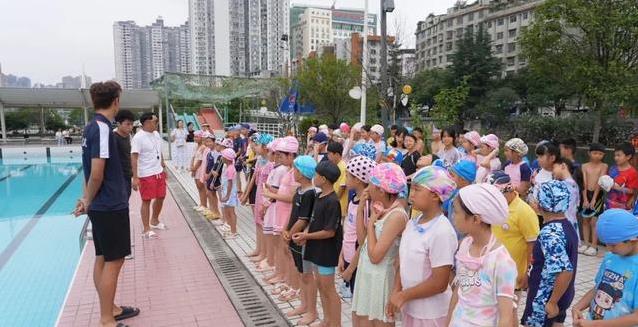 1200名孩子免费学游泳，都匀市放大招，安全健康全都要