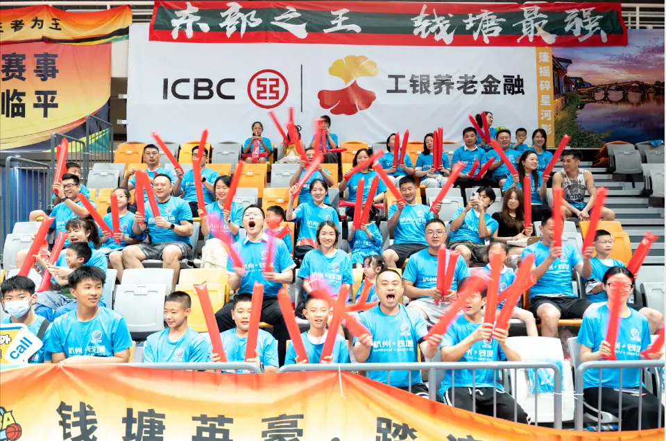看浙BA，孩子们激动坏了：这是我的体育老师！