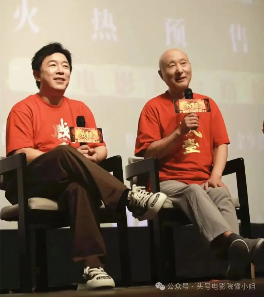 陈佩斯71岁复出拍电影，看完全场鼓掌！他鞠躬说的话，网友却哭了