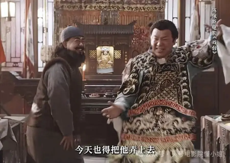 陈佩斯71岁复出拍电影，看完全场鼓掌！他鞠躬说的话，网友却哭了