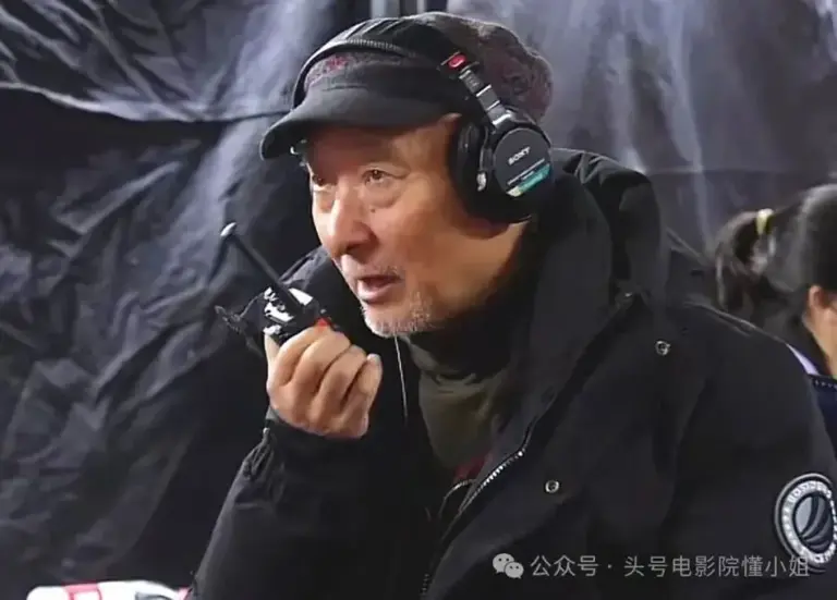陈佩斯71岁复出拍电影，看完全场鼓掌！他鞠躬说的话，网友却哭了