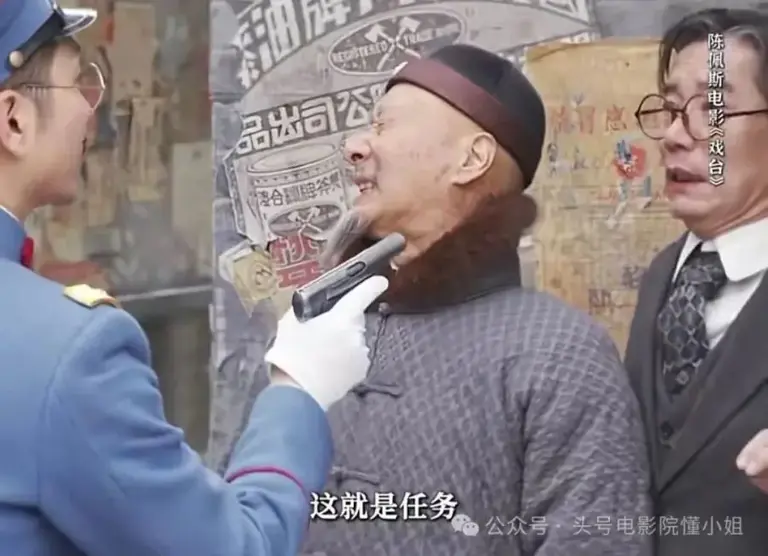 陈佩斯71岁复出拍电影，看完全场鼓掌！他鞠躬说的话，网友却哭了
