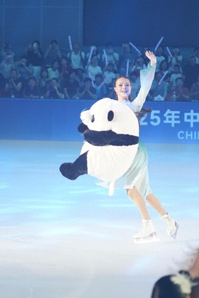 中国花滑俱乐部联赛济南站明星表演：谢尔巴科娃压轴登场