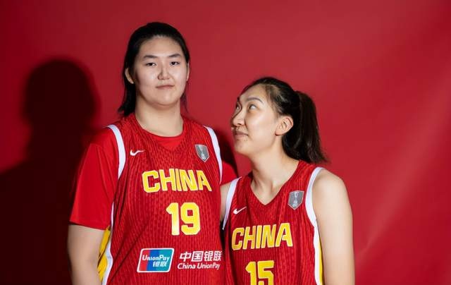 吴艳妮为中国女篮加油：每次看比赛都热血沸腾，让冠军奖杯留在中国