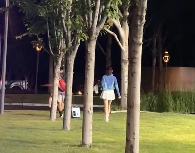 郑恺苗苗阿亚那打球被偶遇，两人肌肉线条太吸晴，网友：男帅女美