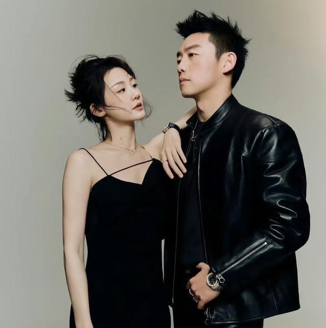 郑恺苗苗阿亚那打球被偶遇，两人肌肉线条太吸晴，网友：男帅女美