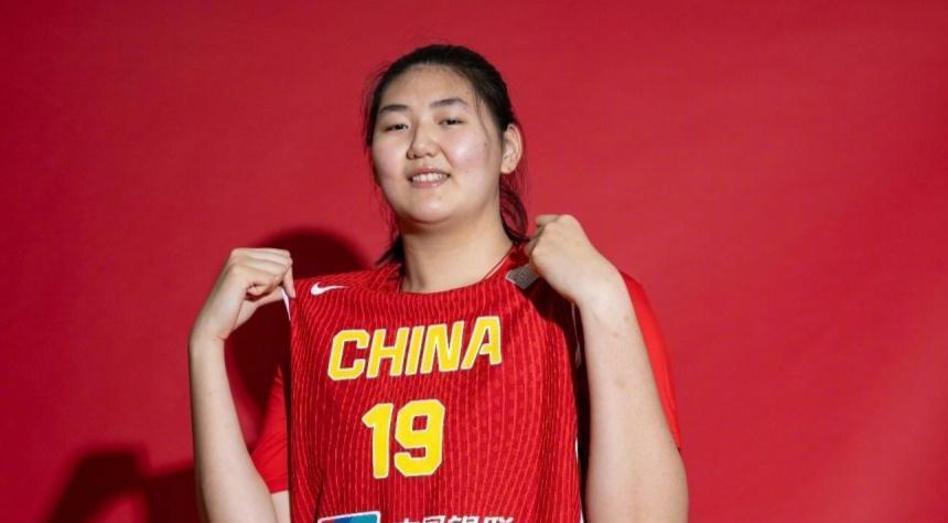 央视好戏连台！中国女篮VS印尼，宫鲁鸣有人情味，辛纳VS阿卡争冠