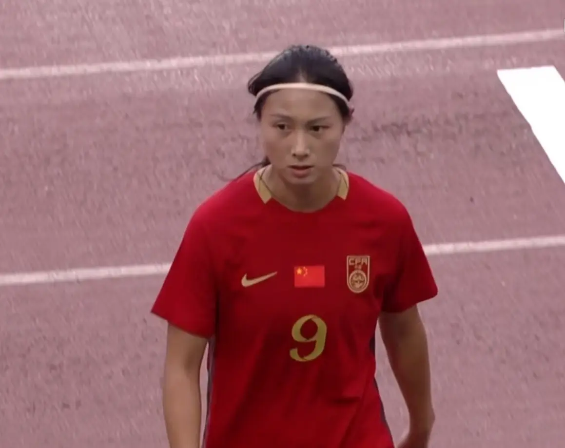 第96分钟进球，中国女足4-2！获东亚杯首胜+创11年纪录，有望夺冠