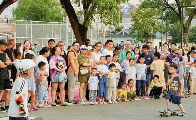 北五环边19万平运动场开园，千人夜跑点燃全场，你去打卡了吗？