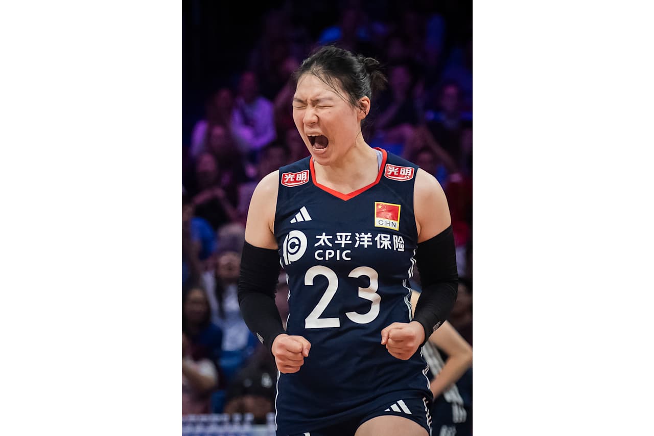 中国女排掀翻美国 赵勇启用新人 龚翔宇伤退 吴梦洁27分 庄宇珊41扣