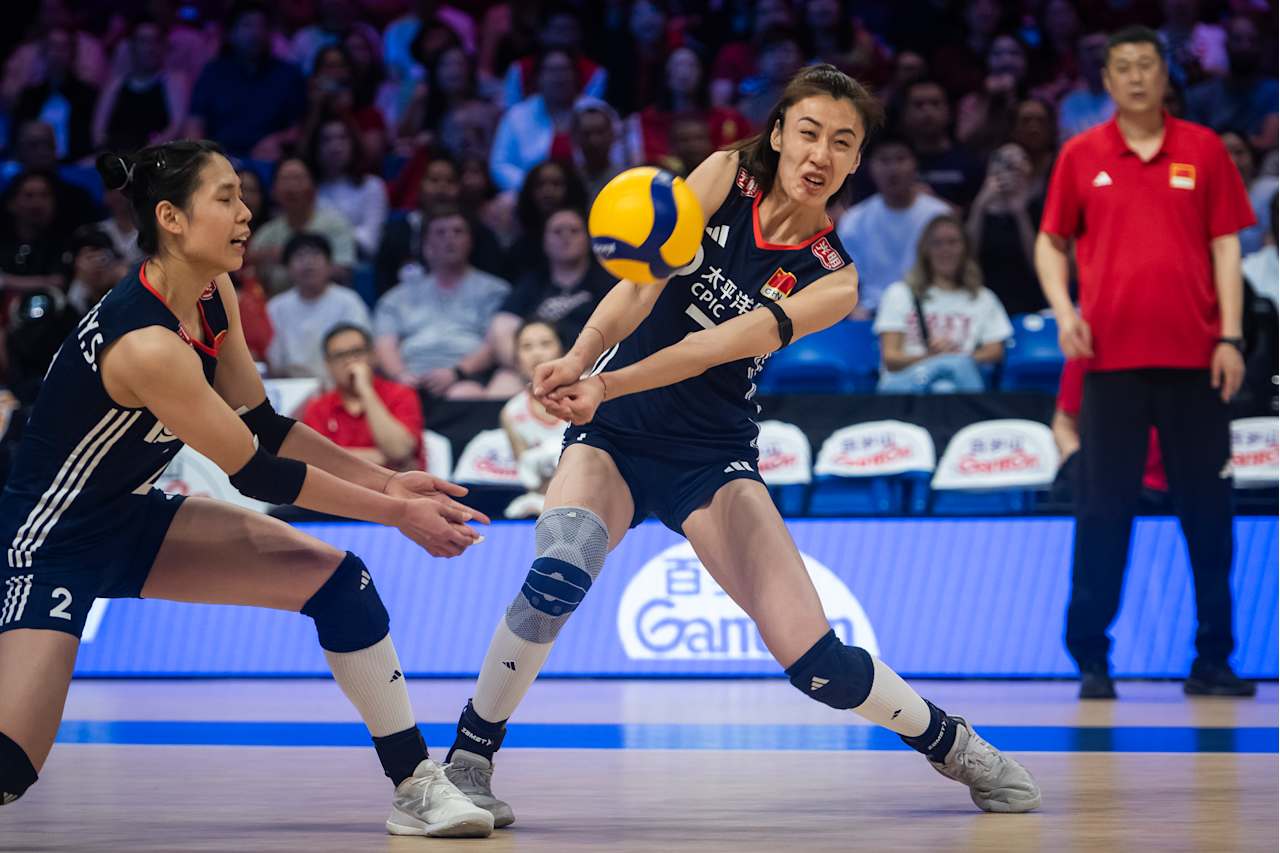 中国女排掀翻美国 赵勇启用新人 龚翔宇伤退 吴梦洁27分 庄宇珊41扣