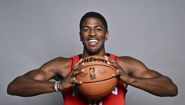 NBA：火箭一签一裁，开拓者回应杨瀚森打亚洲杯，掘金1换1官宣