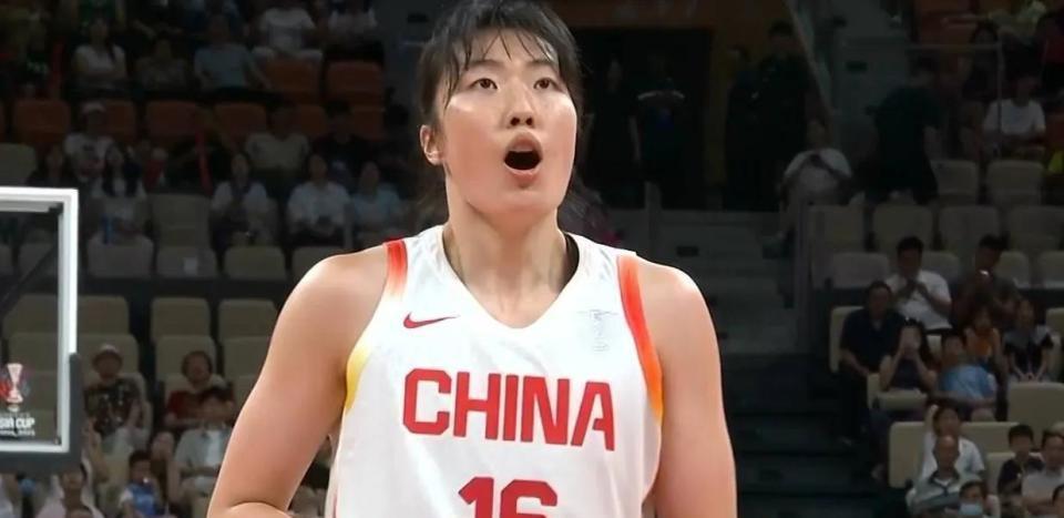 央视直播中韩女篮大战，咋用张子宇？宫鲁鸣犹豫，李梦接班人靠谱