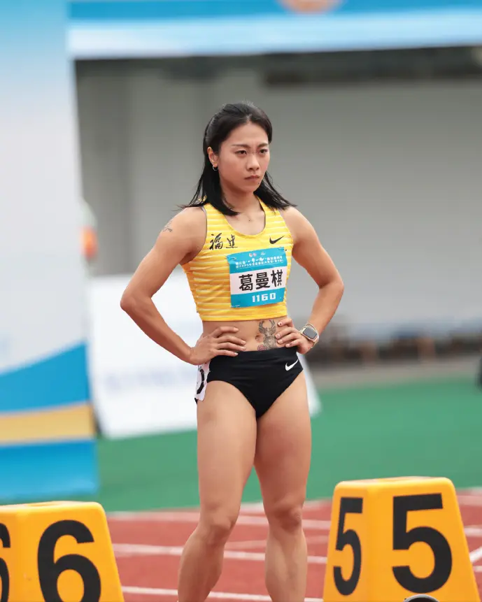中国短跑一姐在陕西因高原反应缺氧晕倒，无奈退赛，被救护车拉走