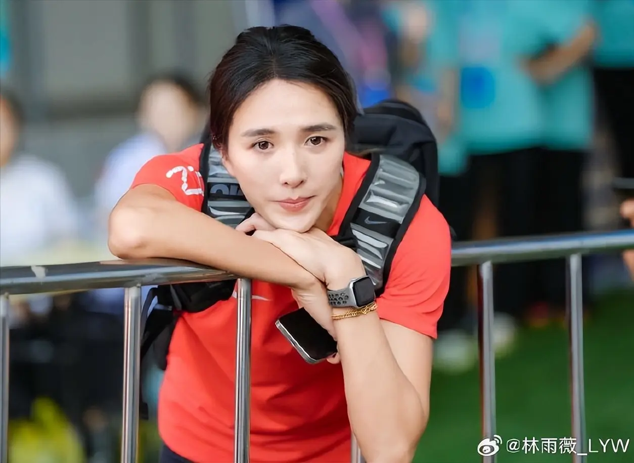 中国短跑一姐在陕西因高原反应缺氧晕倒，无奈退赛，被救护车拉走