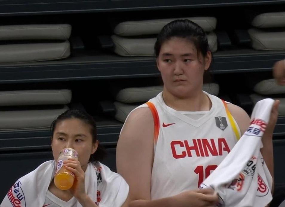 央视直播中韩女篮大战，咋用张子宇？宫鲁鸣犹豫，李梦接班人靠谱