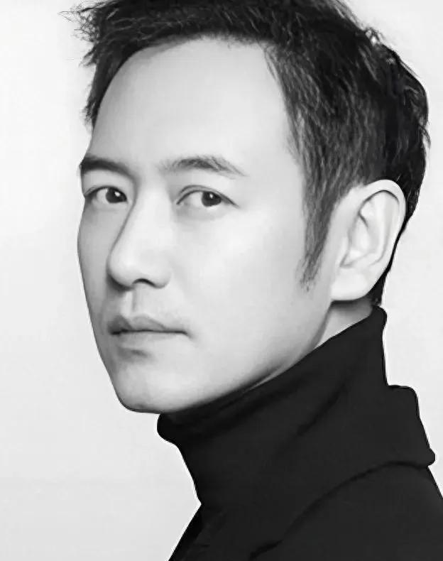 他长得帅，演技好，出道23年演了100多部剧没火却深得观众喜欢