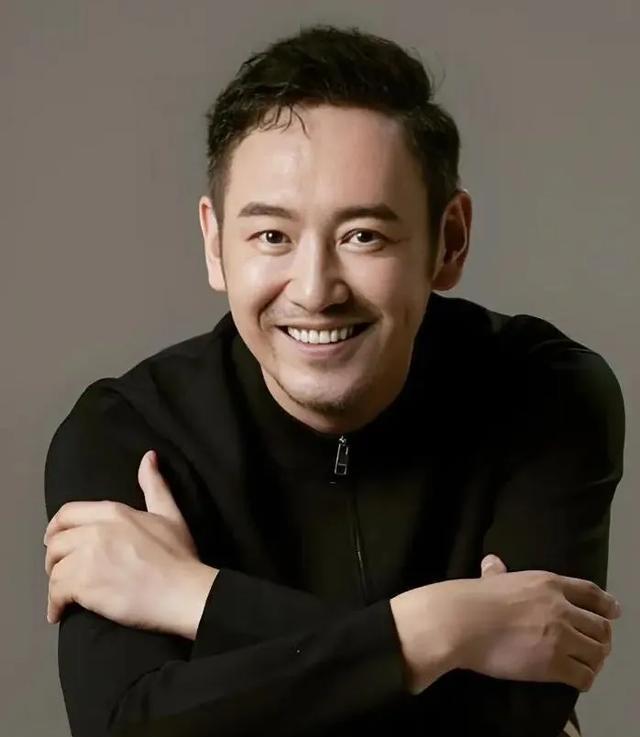 他长得帅，演技好，出道23年演了100多部剧没火却深得观众喜欢