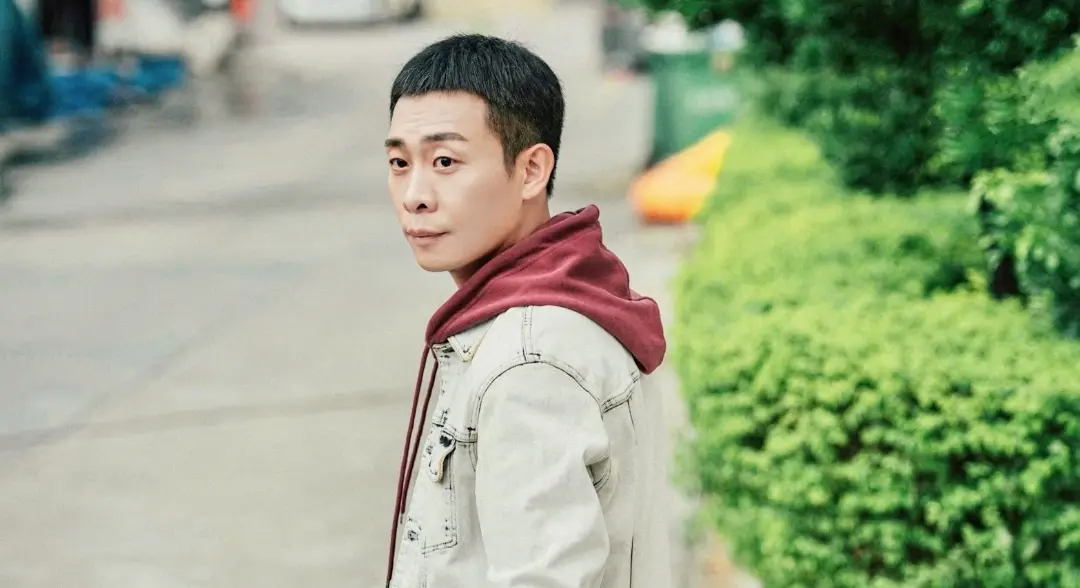 《以法之名》张译的坎坷演艺路：曾被讽跑龙套，今稳拿大满贯