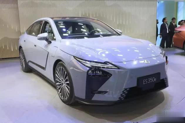 新款雷克萨斯ES发布：运动外观、豪华内饰配2.5L混动