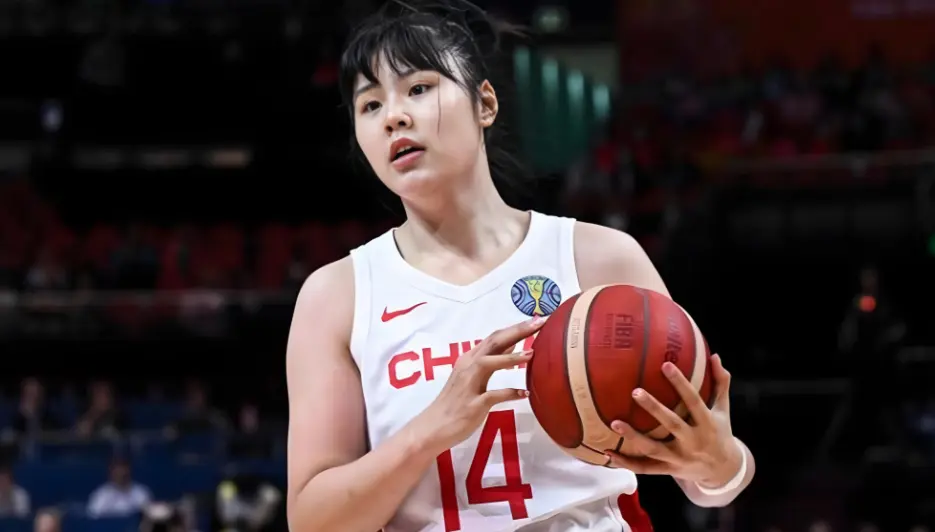 女篮丢冠换血5人铁定留队！韩旭张子宇稳了：李梦有望重返国家队