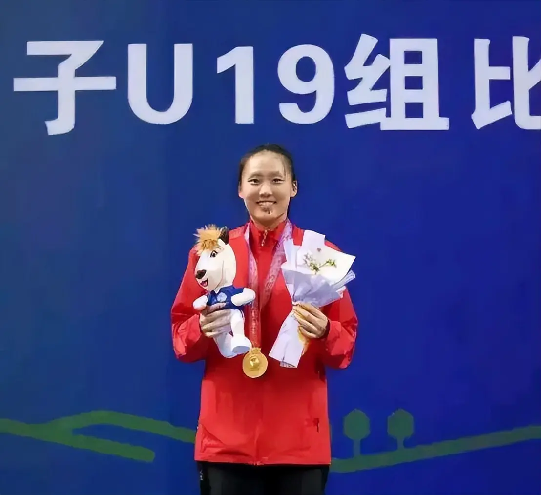 中国女排调整总决赛大名单，2位新星竟意外落选，赵勇再度变阵