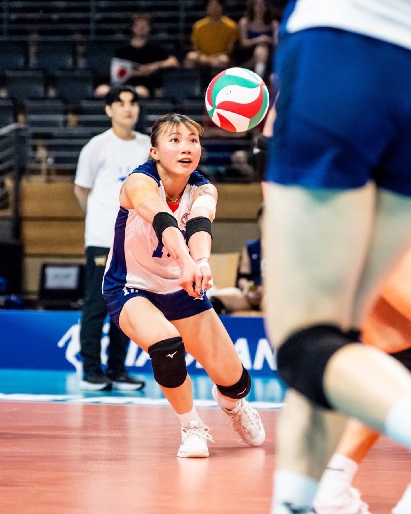 输了!中国女排被身高164主攻暴扣 王之腾无招 惠若琪无奈 缪伊雯15分