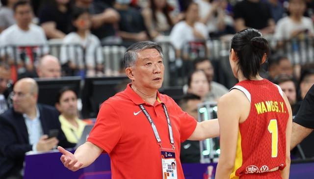 亚洲杯：中国女篮为何发挥失常，到底是哪里出了问题？