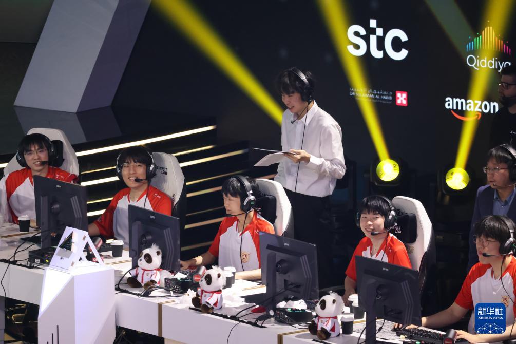 电子竞技——电竞世界杯：中国战队AG.AL获英雄联盟项目亚军