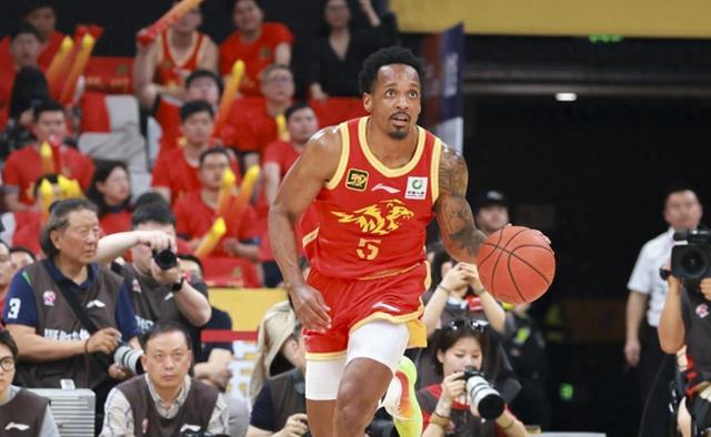 广东报价1米93后卫，上海签山西核心+焦泊乔，广厦夺冠功臣受伤