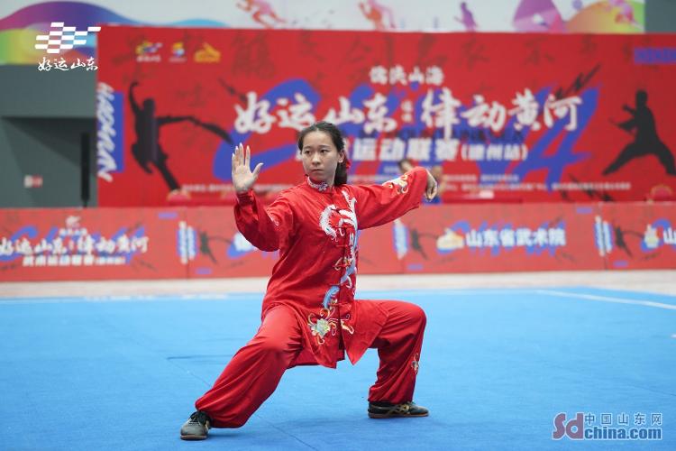 “好运山东·律动黄河”武术运动联赛 文武交融 吸引中外游人驻足